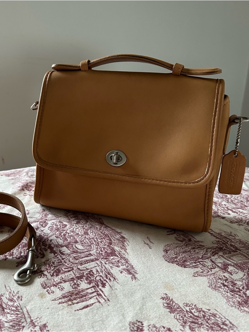 Vintage Coach COURT 9870 bag Camel Tan Old Money Iconic Luxury Nickel Turn Lock